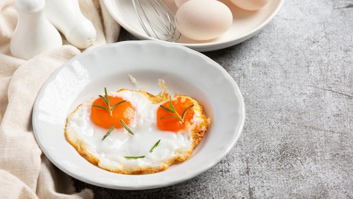 Ilustrasi telur ceplok Jangan Panaskan Kembali 10 Menu Makanan Ini!