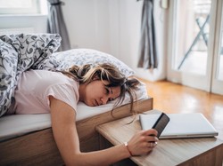Tren Rat People: Orang yang Hanya Makan, Tidur, dan Tidak Pernah Keluar Rumah