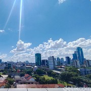 Viral Potret Langit Jakarta Terlihat Biru Bersih, Ternyata Ini Penyebabnya...