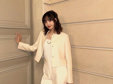 7 Ide Outfit Modis Lisa BLACKPINK dari Kasual hingga Formal, Sontek untuk Bukber Bun!