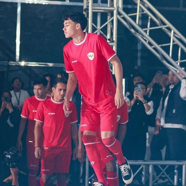 Gagah di Lapangan, 7 Momen Langka Pemain Timnas Jadi Model di Catwalk