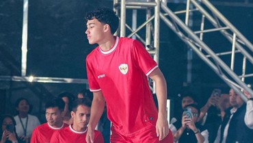 img-title Gagah di Lapangan, 7 Momen Langka Pemain Timnas Jadi Model di Catwalk