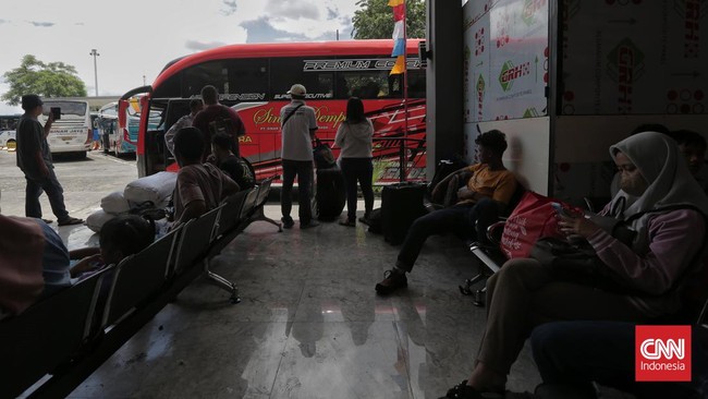 Gelombang Kepulangan Besar Dimulai, Ribuan Pemudik Padati Terminal Kalideres