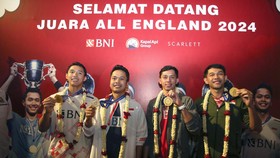FOTO: Peraih Juara All England 2024 Tiba di Tanah Air Bikin Heboh