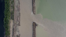 FOTO: Perbaikan Tanggul Sungai Wulan, Biang Kerok Banjir Demak