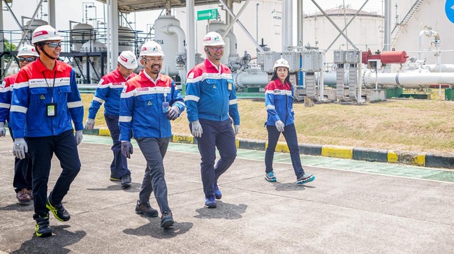 Dirut Pertamina Patra Niaga, Riva Siahaan memantau pasokan dan layanan Bahan Bakar Minyak (BBM), termasuk avtur guna memastikan kesiapan pada Lebaran 1445 H.