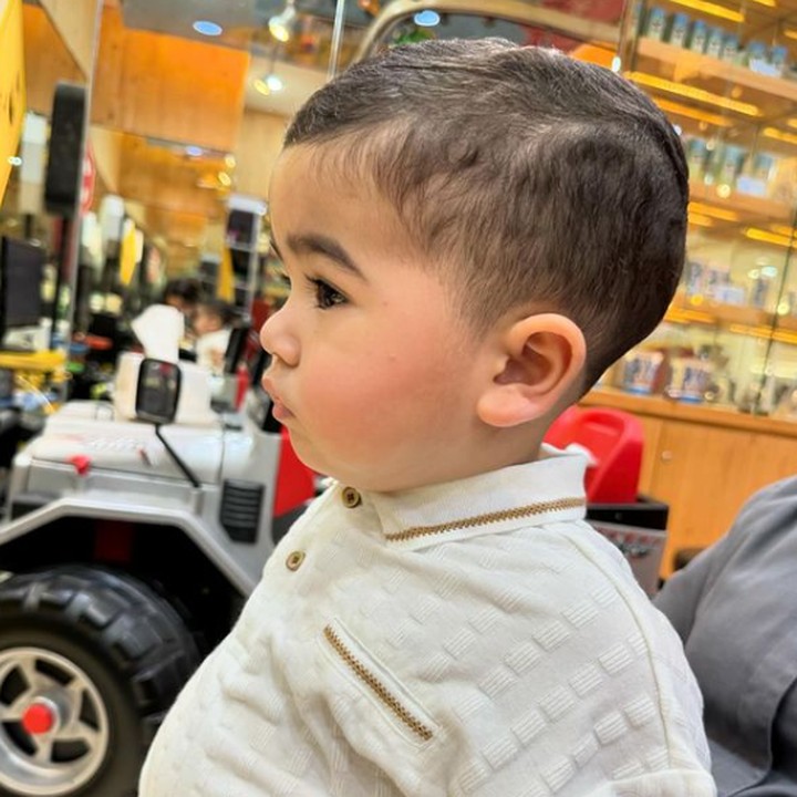 <p>"<em>MasyaAllah</em> alisnya bikin ngiler, enggak perlu sulam alis lagi," ungkap seorang netizen dengan emotikon hati. "Ayang <em>boy eyelash</em> di mana moms," tutur netizen lainnya. (Foto: Instagram: @tasyafarasya)</p>