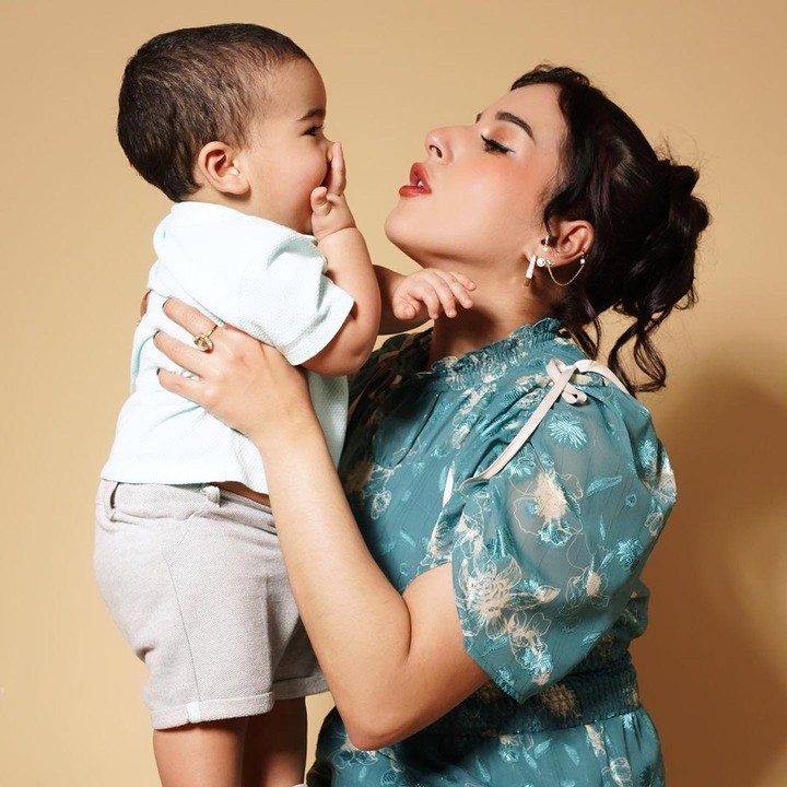 <p>Bunda, kita doakan agar Ali tumbuh menjadi anak yang saleh dan berbakti kepada kedua orang tuanya, ya. Semoga Ali selalu mendapatkan cinta dan kasih sayang dari orang-orang di sekitarnya. (Foto: Instagram: @tasyafarasya)</p>