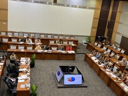 PDIP dan PKS Cecar Bombardir Bansos Jelang Pilpres, Ini Kata Risma
