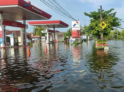 Pom Bensin Tutup Gegara Banjir Demak, Warga Mengeluh