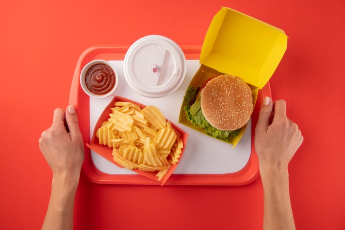Strategi Diet Vegetarian Hindari Makanan Olahan dan Gorengan Berlebihan/Foto: Freepik/freepik Cara Sukses Jalani Diet Vegetarian Sambil Berpuasa