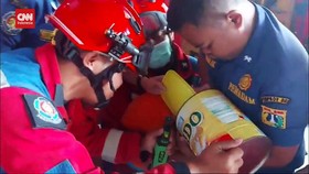 VIDEO: Kepala Bocil Terjepit Kaleng Susu, 5 Petugas Damkar Dikerahkan