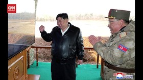VIDEO: Kim Jong Un Awasi Langsung Uji Coba Roket Super Besar