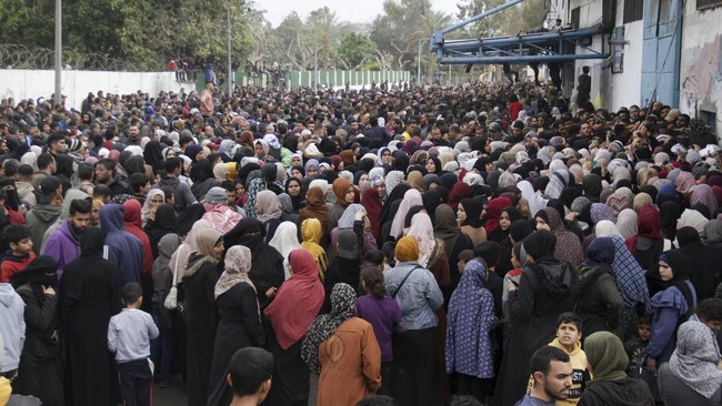 Biasanya saat malam paling suci di bulan Ramadan ini tiba, Palestina penuh kemeriahan. Dekorasi dan lampu-lampu menghiasi kota-kota termasuk Yerusalem.