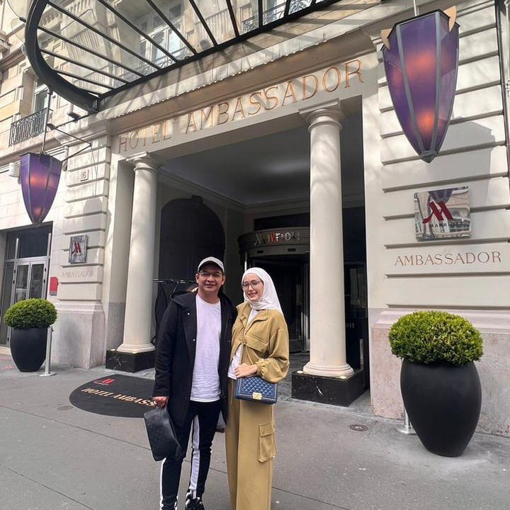 <p>Pasha dan Adelia tengah berkunjung ke Prancis. Mereka bahkan berkunjung ke Kota Paris, Bunda. "<em>Alhamdulillah</em> Paris," tulis Pasha dalam unggahan fotonya. (Foto: Instagram @pashaungu_vm @adeliapasha)</p>