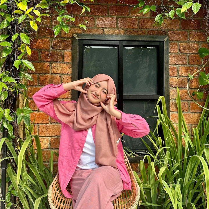 <p>Usut punya usut, ternyata Arafah sudah mengelola bisnis tersebut sejak masih duduk di bangku SMP, Bunda. "Bisnis PS sudah dari SMP, tapi itu di rumah dulu bikinnya," ujar Arafah, dikutip dari kanal <em>YouTube TRANS TV Official,</em> Rabu (20/3/2024). (Foto: Instagram@arahrianti)</p>