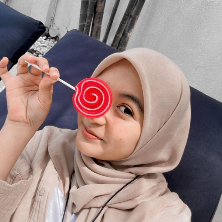 <p>Selain tampil di depan publik dengan<em> jokes</em>-nya yang menghibur, Arafah juga mencoba hal baru dengan beradu akting. Diketahui ada lebih dari 10 film dan serial TV yang telah diperankan oleh Arafah. (Foto: Instagram@arahrianti)</p>