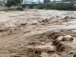 Detik-detik Banjir Bandang Terjang Duhok Irak, 2 Orang Tewas