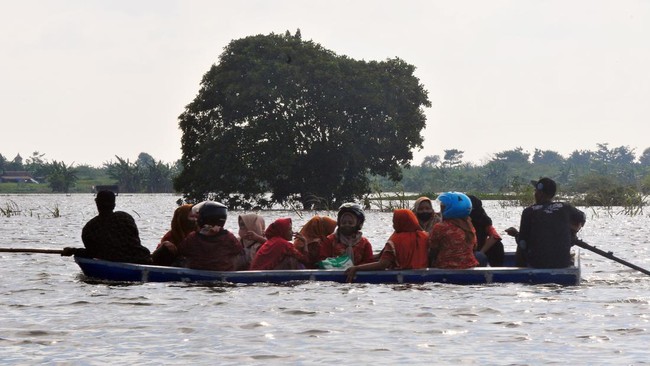 Media asing ramai-ramai menyoroti banjir di sejumlah wilayah di Jawa Tengah hingga menyebabkan sekitar 40.000 orang mengungsi.
