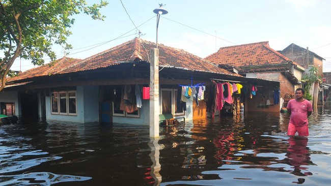 Krisis Air Bersih Melanda Warga Palopo Pasca Banjir Bandang yang Meluluhlantakkan