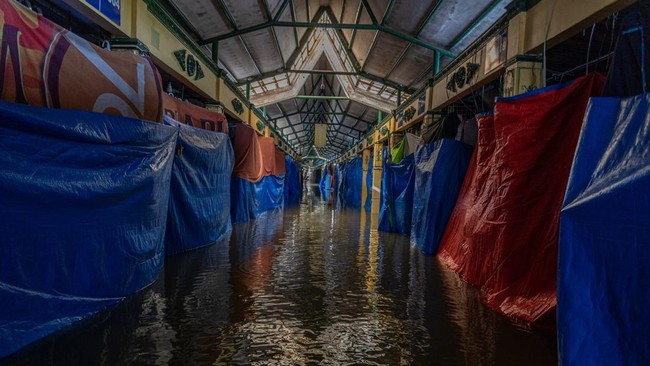 FOTO: Kompleks Makam Sunan Kalijaga di Demak Terendam Banjir