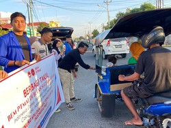 Bagikan Takjil, BEM PTMAI Harap Indonesia Damai Tanpa Provokasi