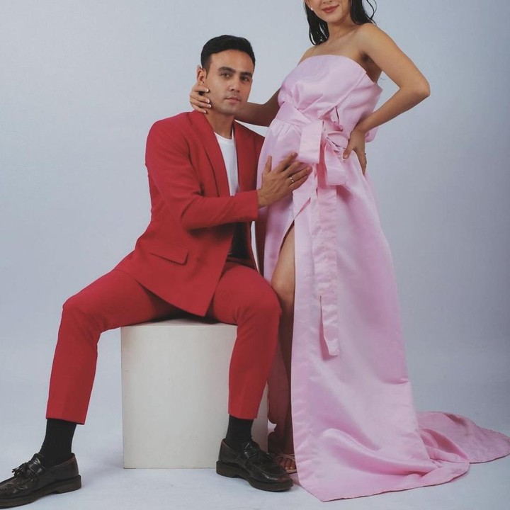 <p>Bunda, sebentar lagi Laura Theux akan memasuki masa persalinannya. Sembari menunggu kelahiran sang anak, aktris sekaligus model ini juga baru saja melakukan maternity shoot bersama sang suami tercinta, Indra Brotolaras. (Foto: Instagram @laura_theux).</p>