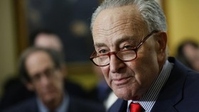 Siapa Chuck Schumer, Senator Yahudi AS yang Desak Netanyahu Lengser?