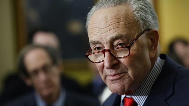 Senator Amerika Serikat Chuck Schumer menjadi sorotan usai menilai PM Benjamin Netanyahu merupakan ancaman bagi Timur Tengah dan menyerukan pemilu.