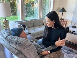 Demi Moore Unggah Foto Menyentuh dengan Bruce Willis yang Alami Demensia