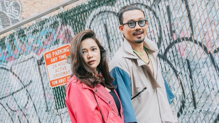 Denny Sumargo dan Istri