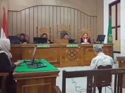 Bebas dari Dakwaan Primer, Eks Bupati Samosir Mangindar Divonis 1 Tahun