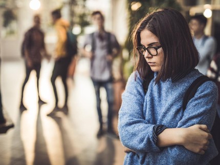 10 Cara Mengatasi Insecure saat Kumpul Bersama Teman atau Keluarga