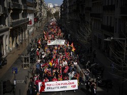 800 Ribu Orang Akan Demo Protes Kebijakan Presiden Macron, Prancis Bersiap