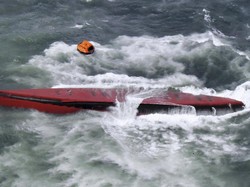 Kapal Tanker Korsel Berisi 8 WNI Terbalik di Jepang, 5 Orang Hilang