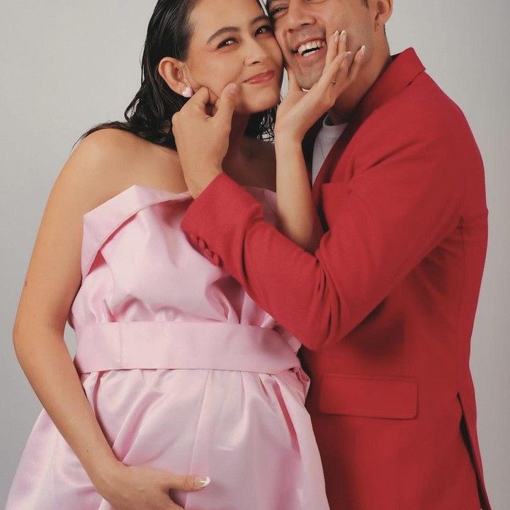 <p>Kini, keduanya sedang berbahagia dan semakin antusias untuk menyambut kelahiran anak pertamanya. “Such a blessing to fall in love again with this special baby girl,” ujar Indra. Semoga, proses persalinan Laura lancar ya. (Foto: Instagram @laura_theux).</p>
