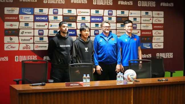 Pelatih timnas Vietnam Philippe Troussier marah terhadap wartawan Vietnam dalam jumpa pers jelang melawan Timnas Indonesia.