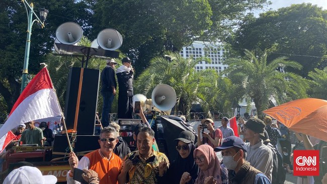 Buruh Lakukan Aksi di Depan Kemendag, Tuntut Penarikan Aturan Impor