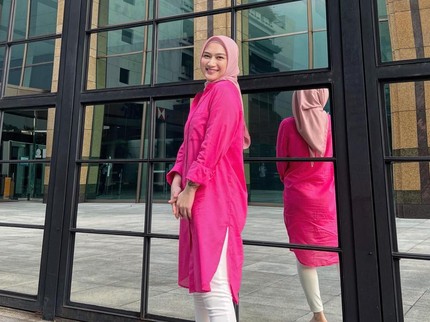 5 Potret OOTD Melody Laksani Eks JKT48, Bisa Jadi Inspirasi Outif Bukber Kantor