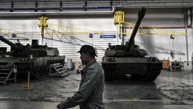 FOTO: Prancis, Indonesia dan Saling Jaga di Industri Alutsista