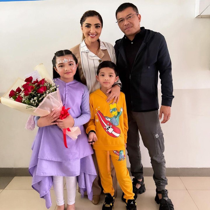 <p>Setelah menikah dengan Anang Hermansyah, Ashanty dikaruniai dua orang anak, Bunda. Keduanya pun diberi nama Arsy Addara Musicia Nurhermansyah dan Arsya Akbar Pemuda Hermansyah. (Foto: Instagram: @ashanty_ash)</p>