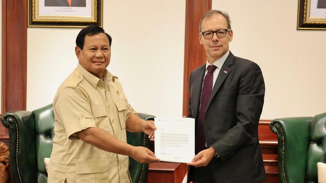 Calon presiden nomor urut 2 Prabowo Subianto menerima ucapan selamat dari Presiden Konfederasi Swiss Viola Amherd atas keunggulan di pemilihan presiden 2024.