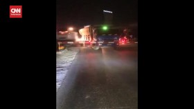 VIDEO: Momen Kereta Tabrak Truk Mogok di Medan. Masinis Terluka