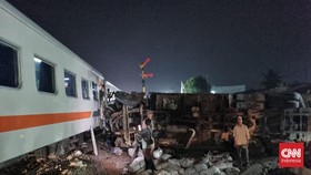 Kereta Api Tabrak Mobil di Deli Serdang, 6 Orang Meninggal