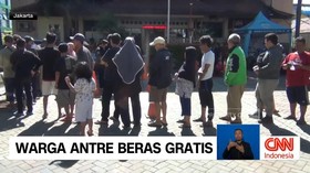 VIDEO: Ratusan Warga Antre Beras Gratis