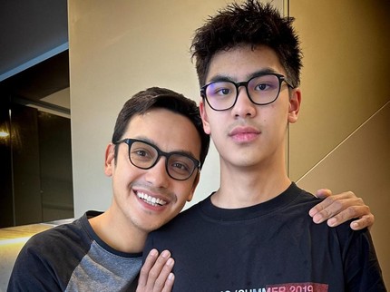 7 Potret Gunawan dan Putra Sulungnya yang Disebut Mirip Banget