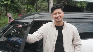 img-title Buka Suara soal Isu Cerai, Aditya Zoni: Saat Ini Hubungan Kami...