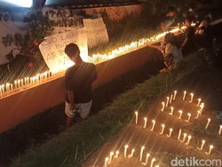 Aksi Seribu Lilin untuk Kematian Janggal Ibu-Bayi di Larantuka