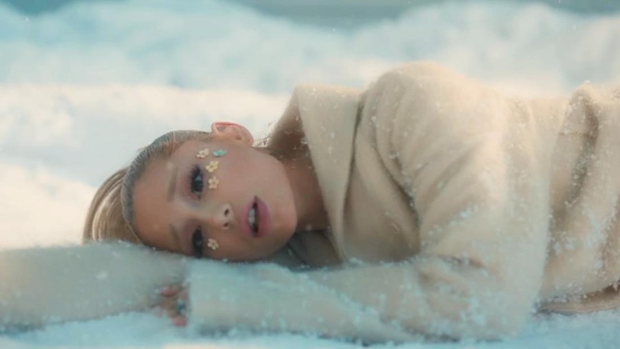 Lirik Lagu don #39 t wanna break up again Ariana Grande