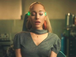 Video: Ariana Grande Minta Maaf Seusai Dituding Menolak Foto dengan Elvira